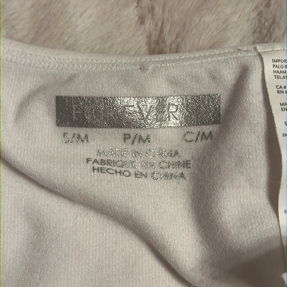 Forever 21 tee cropped top(women’s) - Picture 2 of 2